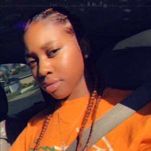 Meet your Posher, Briana